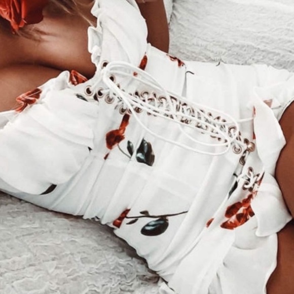 Dresses & Skirts - Rose floral mini dress